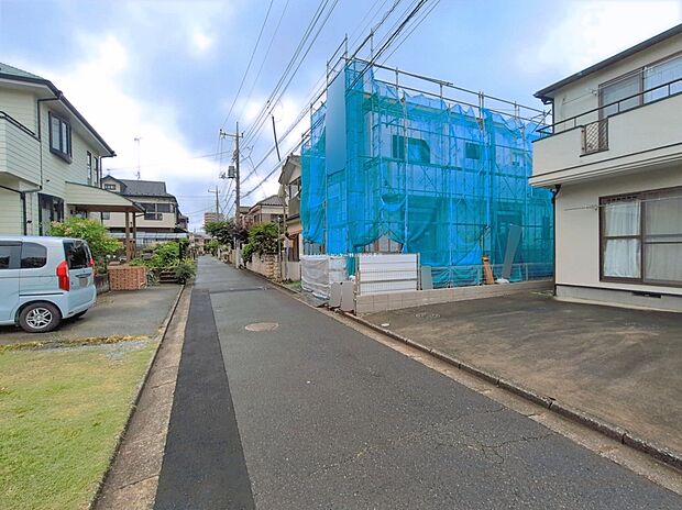 【前面道路含む現地写真】『A号棟』
ひとたび扉を開けばそこに待っているのは上質な空間とマイホームでの新生活をイメージさせる優雅なひととき。「この家なら…」ではなく「ここに住みたい♪」と思う感動をお届けいたします。