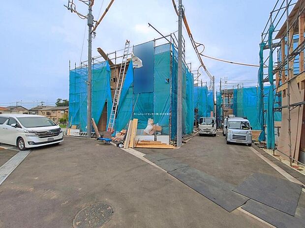 【前面道路含む現地写真】『１３号棟』
ひとたび扉を開けばそこに待っているのは上質な空間とマイホームでの新生活をイメージさせる優雅なひととき。「この家なら…」ではなく「ここに住みたい♪」と思う感動をお届けいたします。