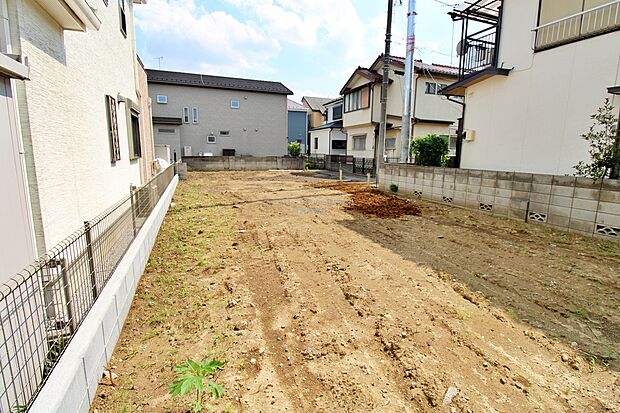 【現地外観写真】『A号棟』
住宅性能評価で耐震等級３（最高等級）を取得！お客様を守る大切な住宅だからこそ、第三者の検査を受けて安心して住んでいただける住宅をご案内させて頂きます。