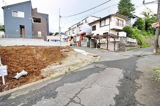 【現地外観写真】住宅性能評価で耐震等級３（最高等級）を取得！お客様を守る大切な住宅だからこそ、第三者の検査を受けて安心して住んでいただける住宅をご案内させて頂きます。