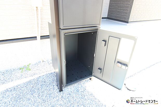 【宅配ボックス】戸建用の宅配ボックスを設置。通販でのお買い物などお荷物が届く予定があっても時間を気にせず外出できるので大変便利です。