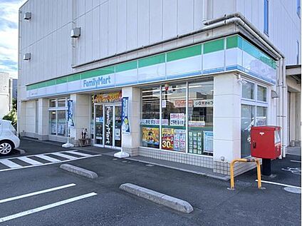 ファミリーマート入間グリーンヒル店 849m (徒歩11分)