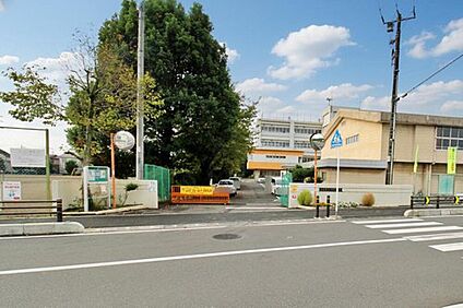 飯能市立双柳小学校 240m (徒歩3分)