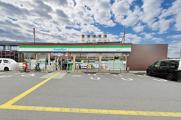 ファミリーマート飯能双柳店（約372m）