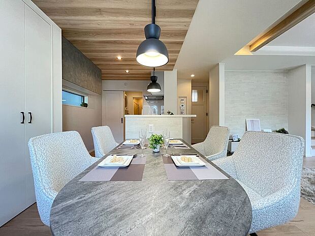 【トラストステージ参考写真】
水まわりへのアクセスらくらくな2WAY仕様で家事動線もスムーズに。