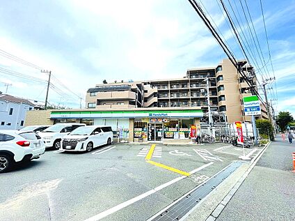 ファミリーマート和光越後山通り店 450ｍ