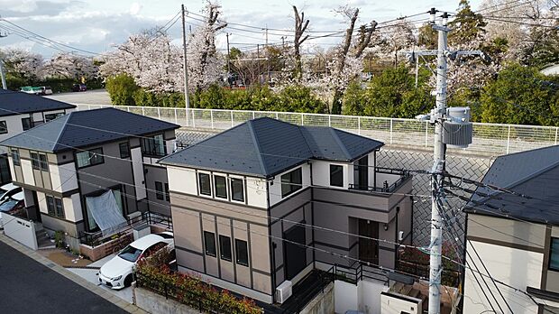 50区画を超える高台の大型分譲地にこだわりのデザインの限定一棟。
モデルハウス販売開始です。