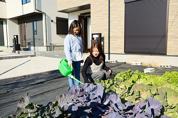 【7号棟　庭】南側の一部に作った家庭菜園コーナー
お子様の食育に、夫婦の趣味にいかがですか。