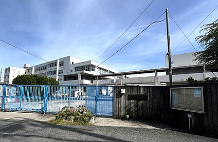 第四中学校 2000m(徒歩約25分)