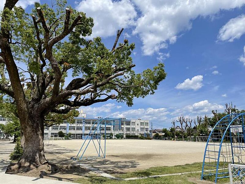 高雄小学校まで徒歩約7分