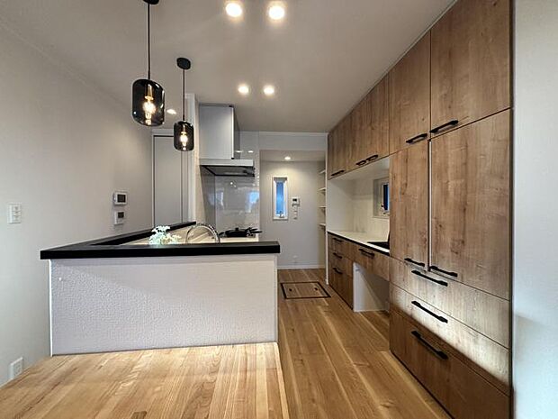 【【A区画】ダイニング】配膳もラクにキッチンに隣接したダイニング