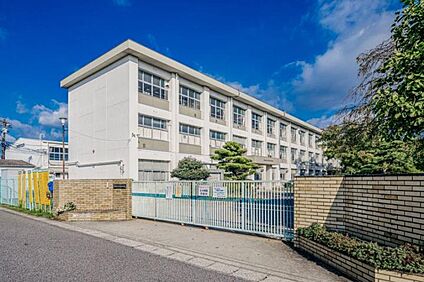 竹村小学校 590m(徒歩約5～8分)