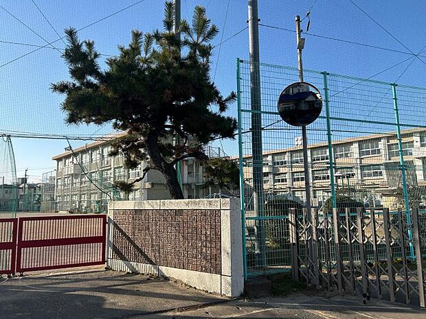 本荘小学校(約840m)