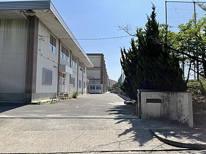 陵成中学校 約1300m～1380m(徒歩約17～18分)