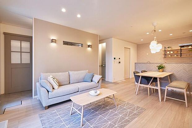 【内観写真【A棟】】欧風の格式高いエレガンスさをモチーフにしたシックヨーロピアンスタイル♪(2025年9月撮影)