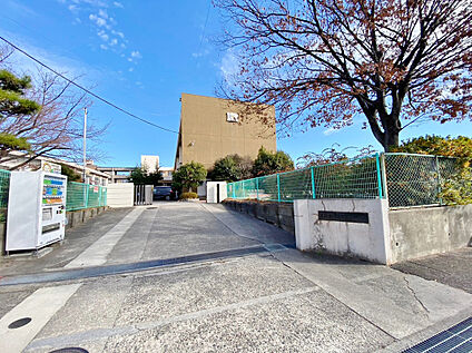 旭小学校 約950ｍ(徒歩12分)