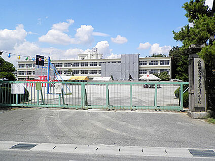 春日井小学校 約1600ｍ(徒歩20分)
