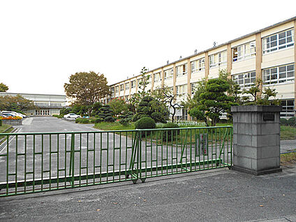 中部中学校 約1880ｍ(徒歩24分)