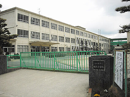 味美小学校 約665ｍ(徒歩9分)