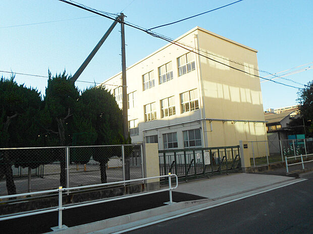 北陵中学校（約400m）