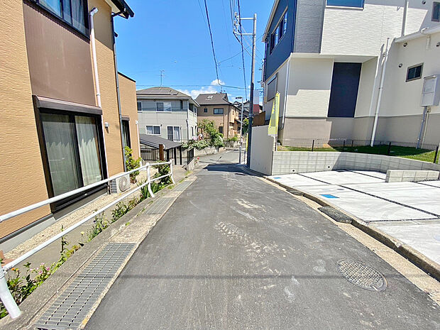 〇●前面道路(撮影2024年6月)●〇
堂々完成！即入居可！　　　　　　　　　　　　
アイデムホーム南店は緑区役所から徒歩2分！
水曜日も営業しております！　　　　　
