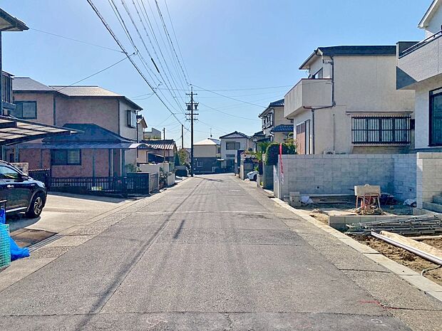 〇●前面道路(撮影2025年11月)●〇
完成間近!内覧可能!
アイデムホーム南店は緑区役所から徒歩2分!
水曜日も営業しております!