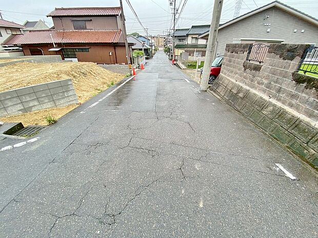 【前面道路】〇●前面道路(撮影2025年10月)●〇
モデル案内も承ります!
アイデムホーム南店は緑区役所から徒歩2分!
水曜日も営業しております!