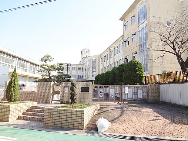 名古屋市立徳重小学校(約710m)