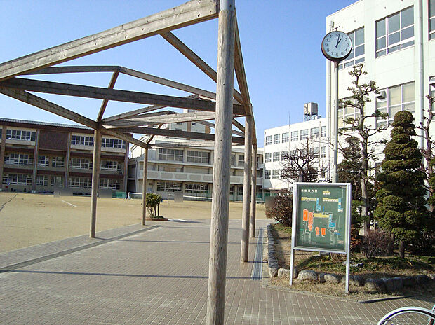 名古屋市立山田東中学校（約1,740m）