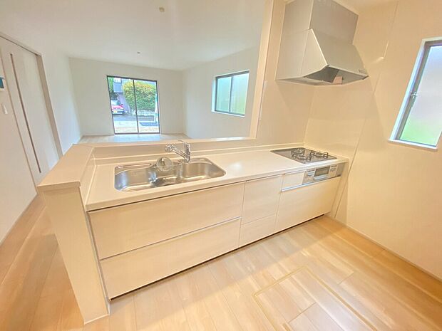 【キッチン】料理をしながら会話が楽しめる対面キッチン!