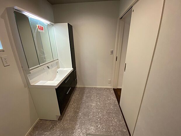 【洗面】暮らしを快適に変える、シャワー付き洗面化粧台♪