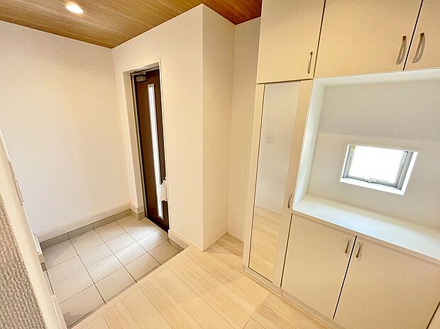 【玄関】平日・土日問わずご案内致します!お気軽にお問合わせ下さい♪