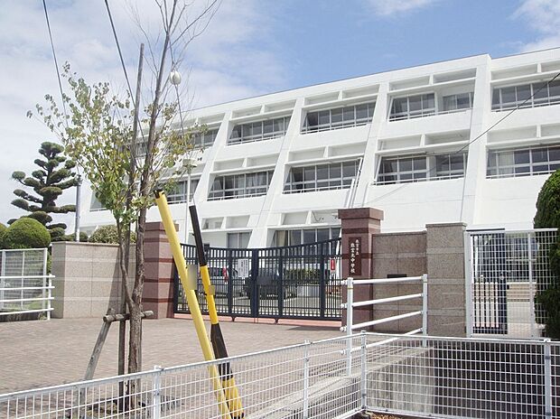 弥富市立弥富北中学校（約1,020m）