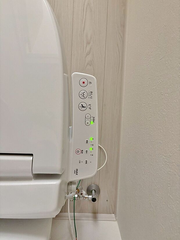 【温水洗浄便座】温水での洗浄機能がついておりますので清潔かつ衛生面も安心です。
