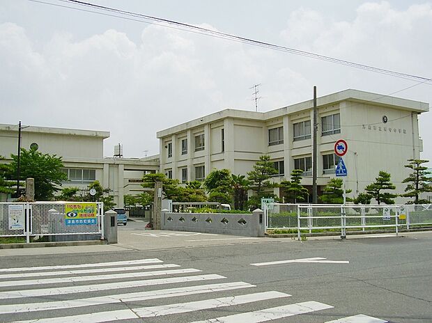 津島市立神守中学校（約1,100m）