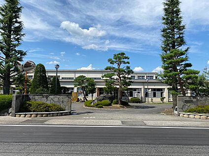 三郷中学校 約770m(徒歩10分)