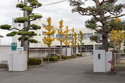 新潟市立亀田中学校 630ｍ(徒歩8分)