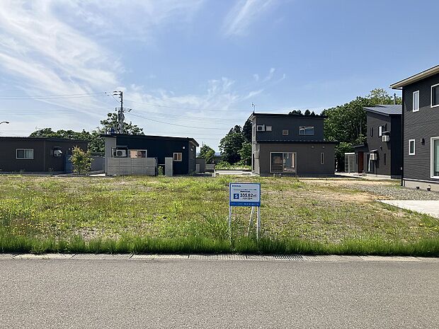 区画No.5/100坪以上の広々とした敷地です。(2025年6月撮影)