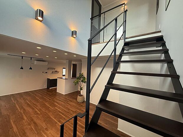 リビング内階段（2025年11月撮影）