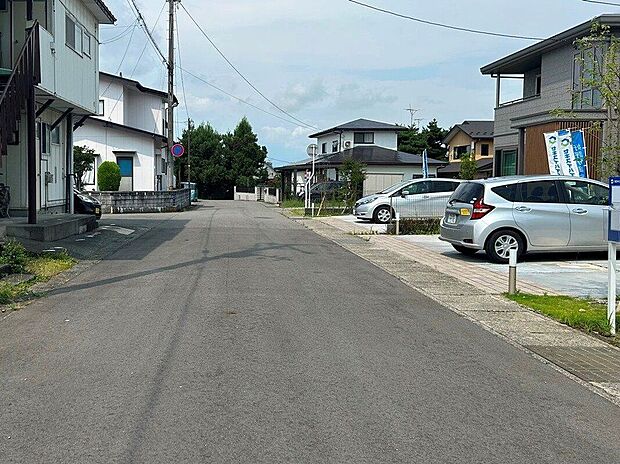 前面道路状況(公道6m)(2024年7月撮影)