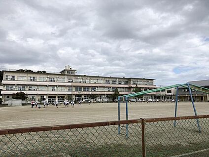いわき市立小名浜第三小学校 約1750m(徒歩22分)