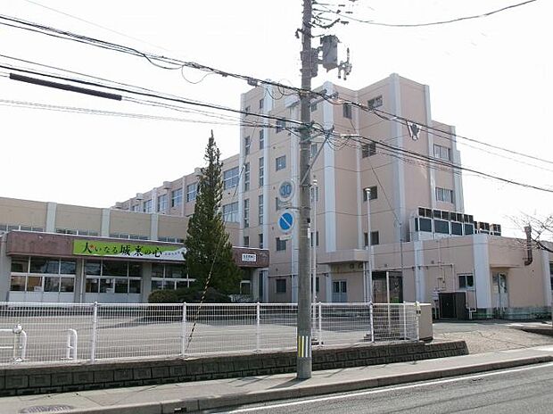 城東中学校(約1,430m・徒歩18分)