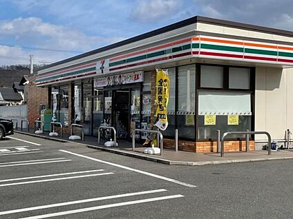 セブンイレブン 山形小白川町4丁目店 約450m(徒歩6分)