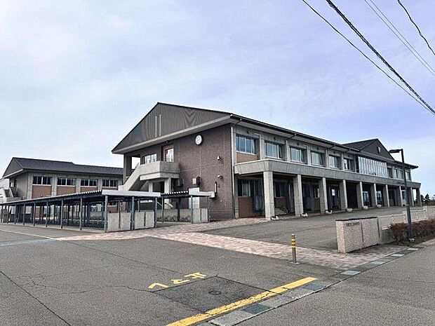 三川町立三川中学校(約1,400m)