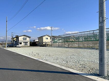 前面道路含む外観
