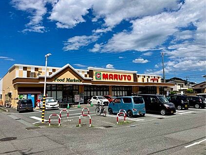 マルト 泉店 1070m
