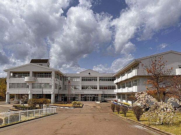 仙台市立南吉成小学校（約820m）