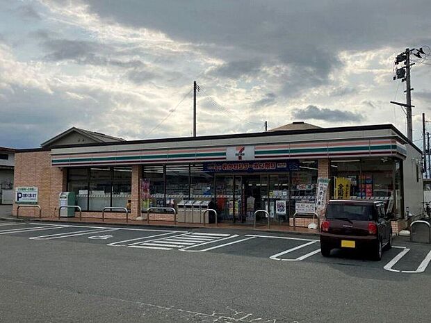セブン-イレブン 山形花楯2丁目店(約530m)