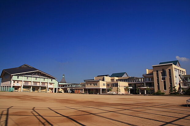 倉敷市立玉島北中学校(約1,366m)