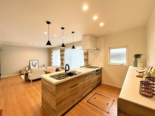 【LDK(3)】対面キッチンで、ご家族との会話が自然と生まれます♪(2024年11月撮影)